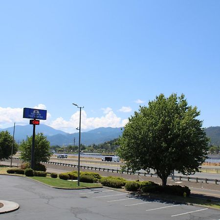 Americas Best Value Inn Phoenix Medford Финикс Экстерьер фото