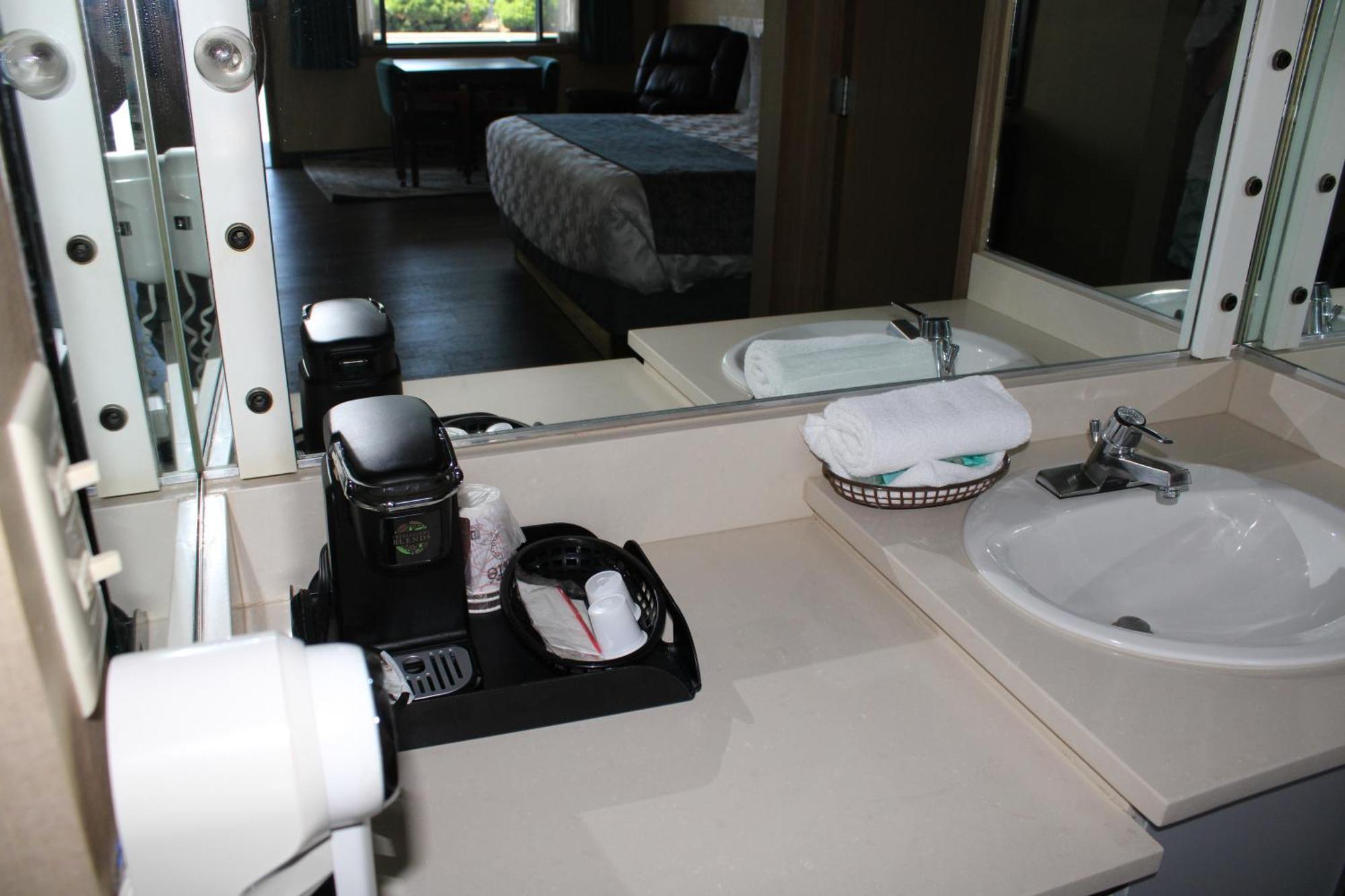 Americas Best Value Inn Phoenix Medford Финикс Экстерьер фото