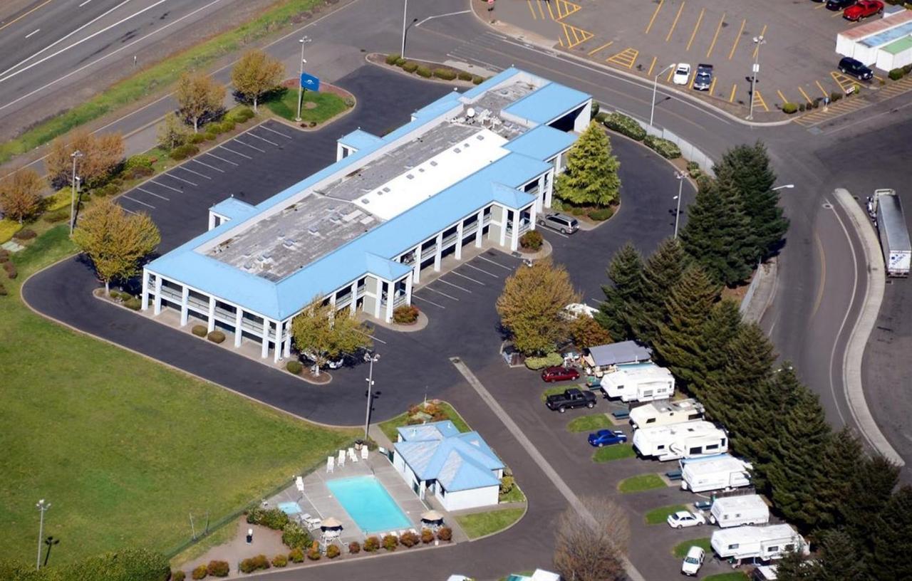 Americas Best Value Inn Phoenix Medford Финикс Экстерьер фото